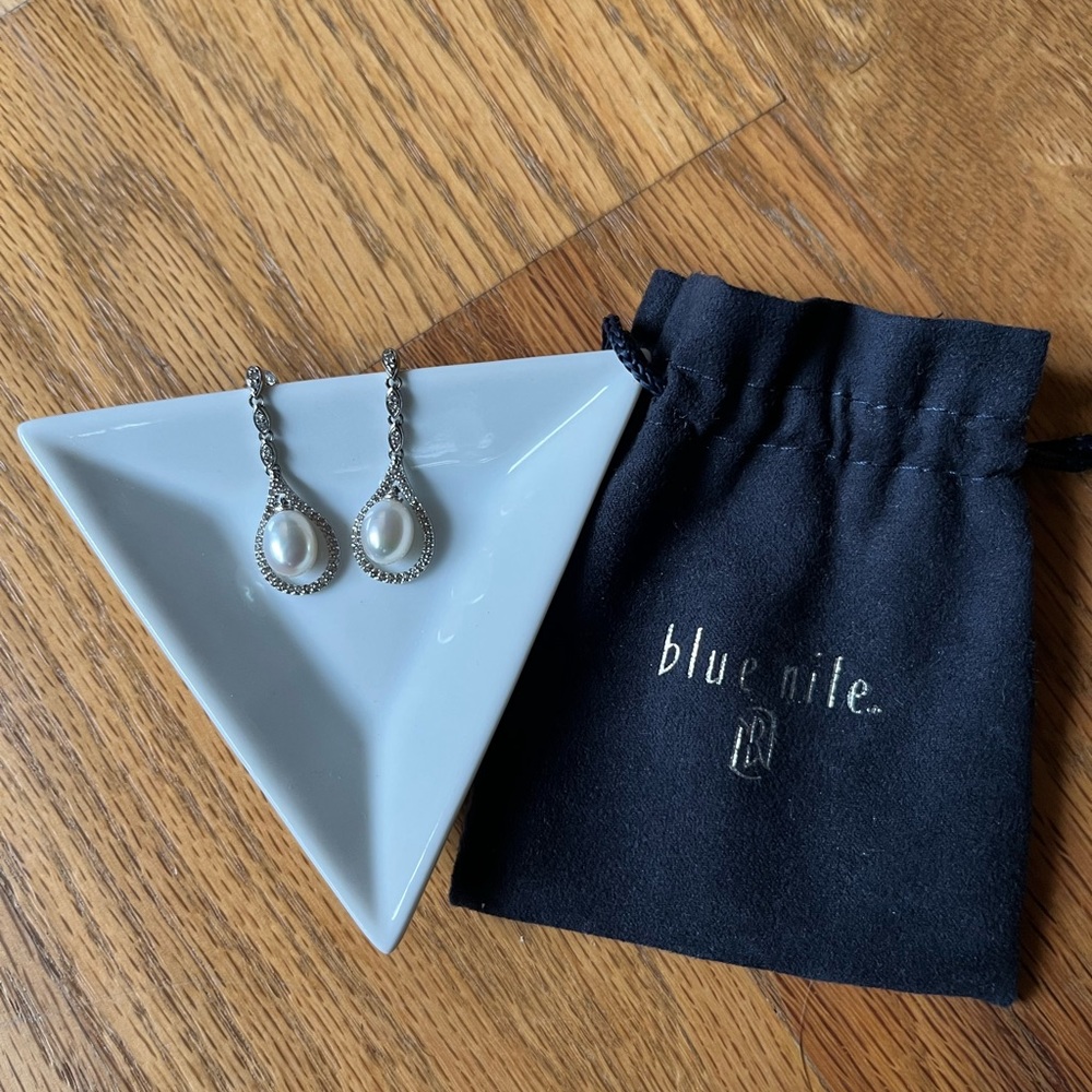 Blue Nile Freshwater Cultured Pearl and White Topaz - Picture 3 of 5